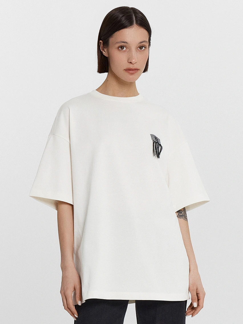 Футболка женская кремовая  с орнаментом на груди - 2