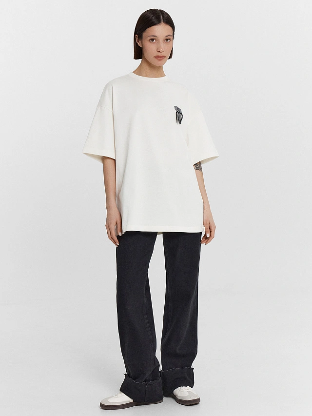 Футболка женская кремовая  с орнаментом на груди - 4