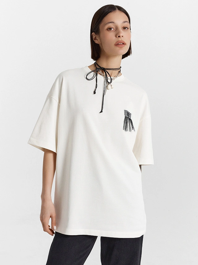 Футболка женская кремовая  с орнаментом на груди - 7