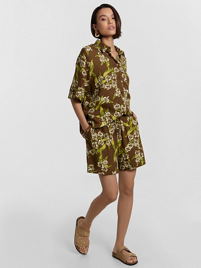 картинка Шорты женские коричневые с принтом от магазина стильной одежды Mark Formelle