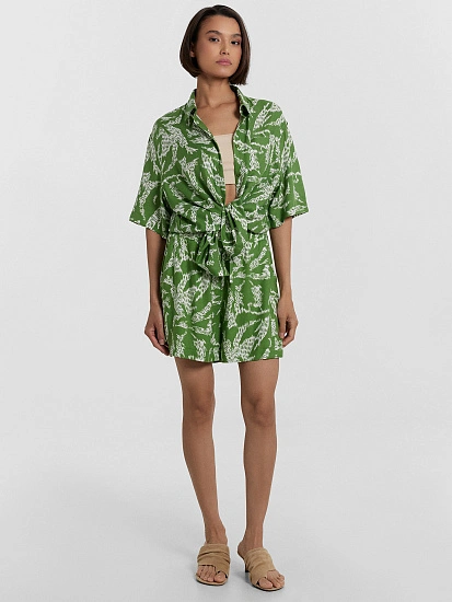 картинка Шорты женские зеленые с принтом от магазина стильной одежды Mark Formelle