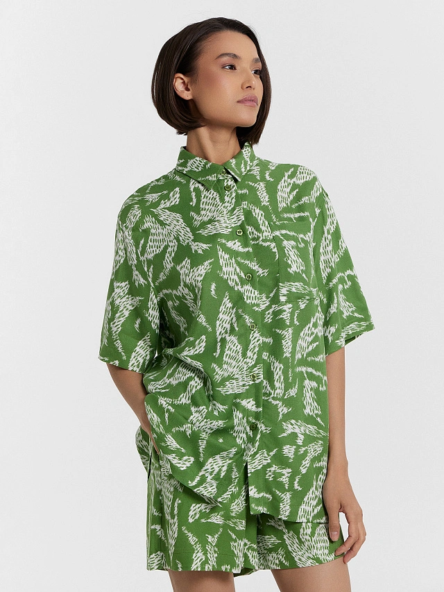 Рубашка женская зеленая с принтом - 2