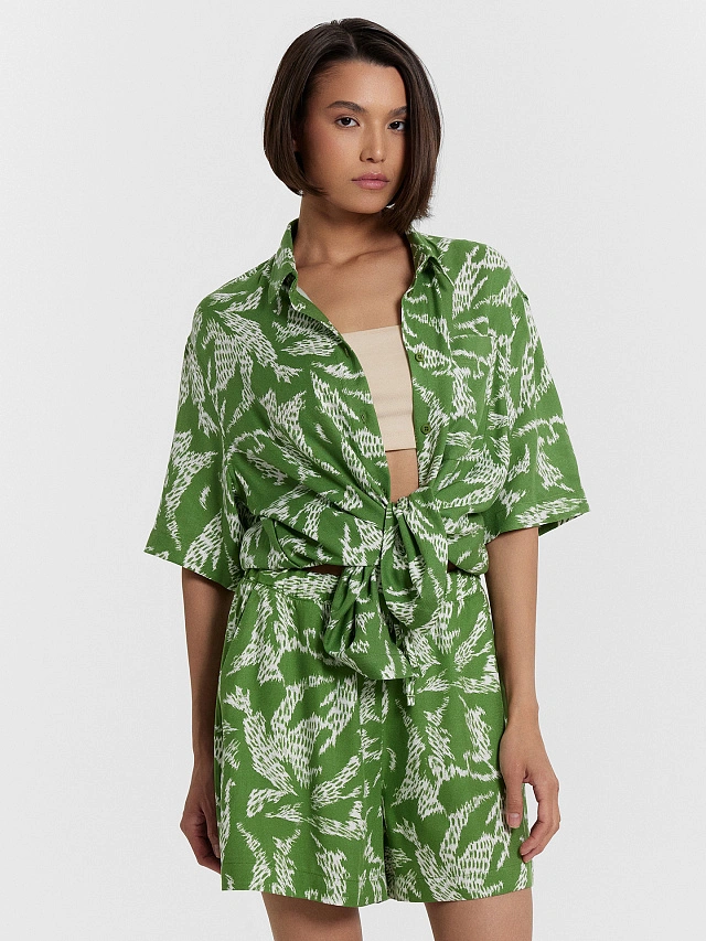 Рубашка женская зеленая с принтом - 5