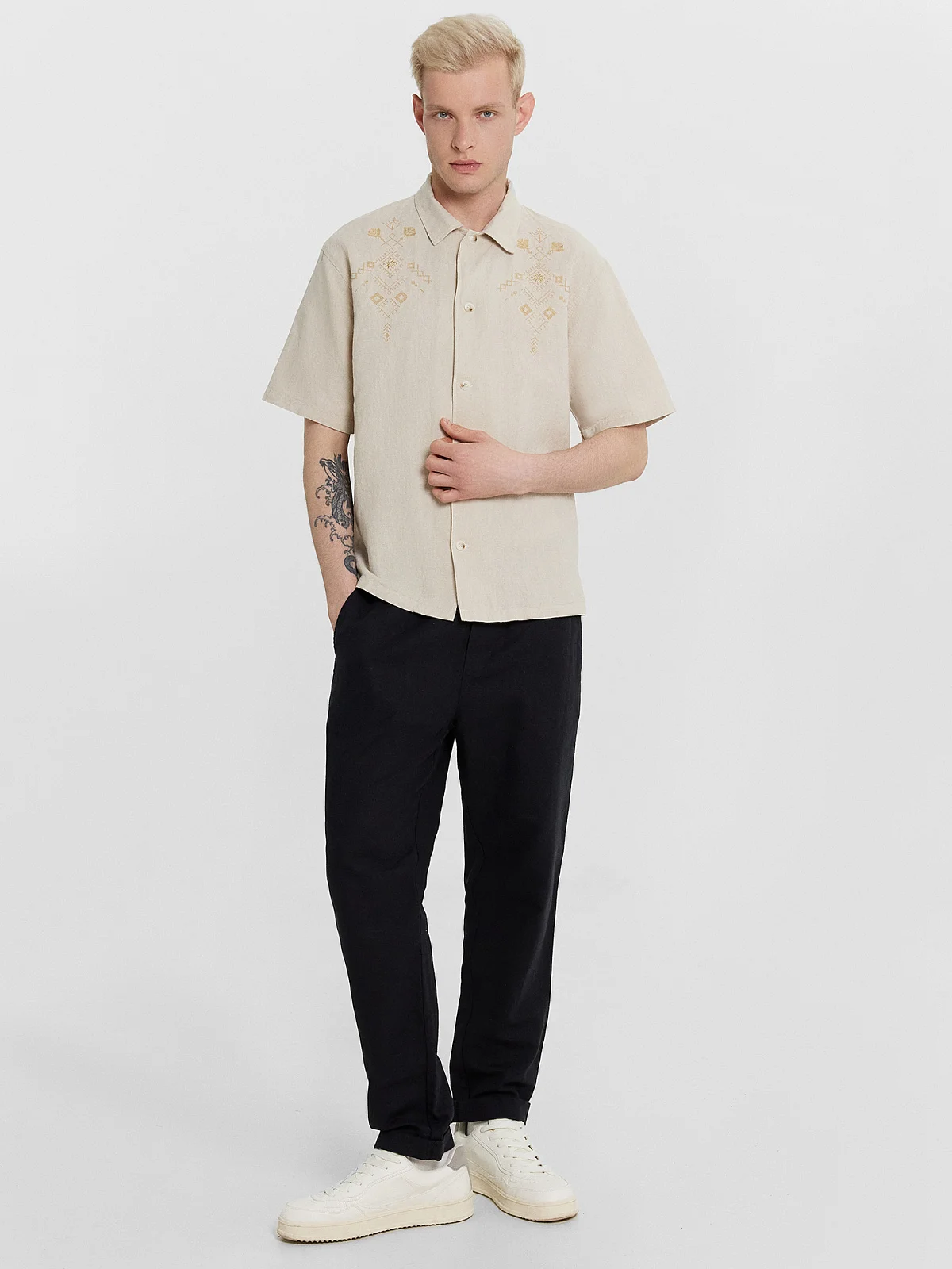 Рубашка мужская бежевая с орнаментом - 3