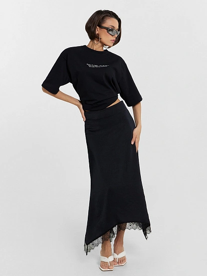 картинка Юбка миди черная с кружевными деталями от магазина стильной одежды Mark Formelle