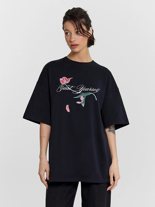 Футболка женская черная с принтом и надписью "just yourself" - 2