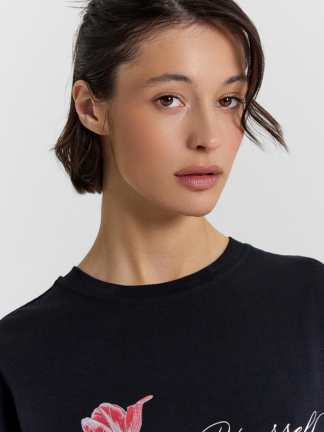 Футболка женская черная с принтом и надписью "just yourself" - 5