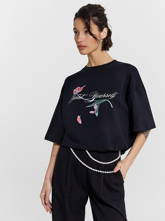 Футболка женская черная с принтом и надписью "just yourself" - 7