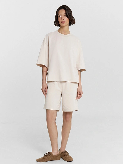 картинка Комплект женский серый: футболка и шорты от магазина стильной одежды Mark Formelle