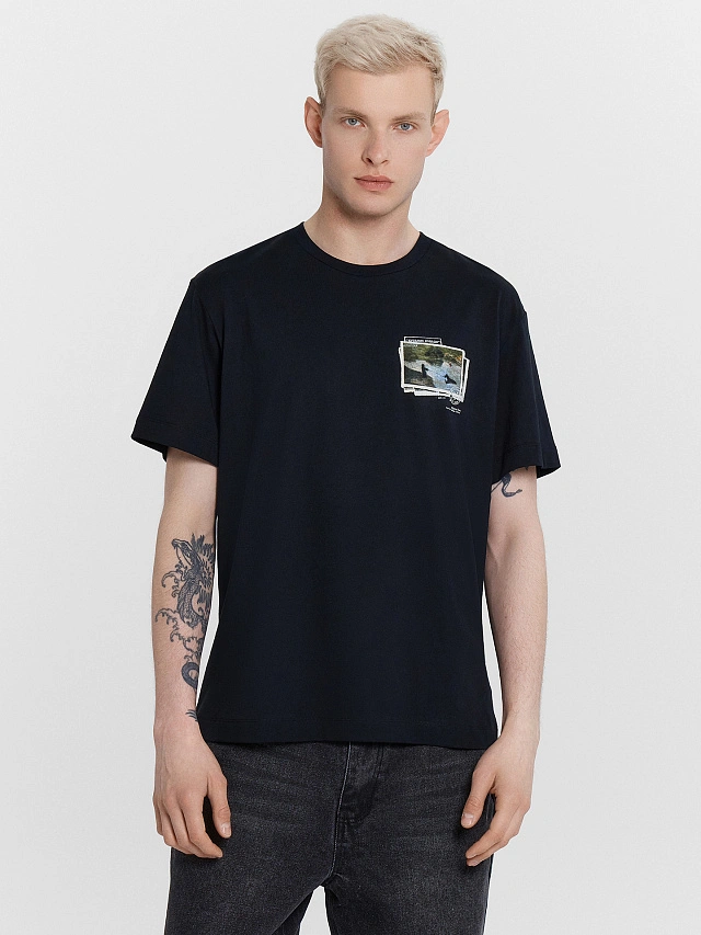 Футболка мужская черная с принтом  в виде картины "Купание лошади, Юдель Пэн" - 2