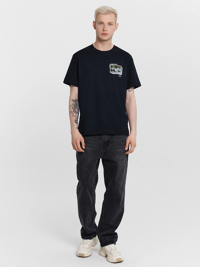 Футболка мужская черная с принтом  в виде картины "Купание лошади, Юдель Пэн" - 4