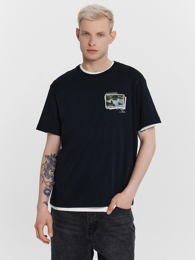 Футболка мужская черная с принтом  в виде картины "Купание лошади, Юдель Пэн" - 8