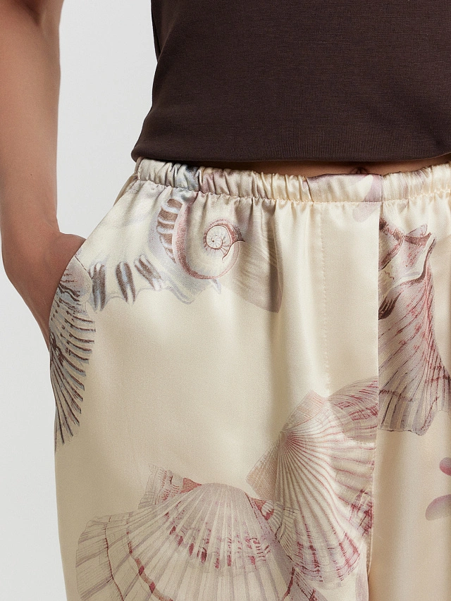 Брюки женские бежевые с принтом "ракушки" - 4