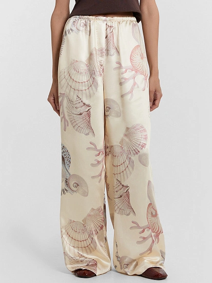 картинка Брюки женские бежевые с принтом "ракушки" от магазина стильной одежды Mark Formelle