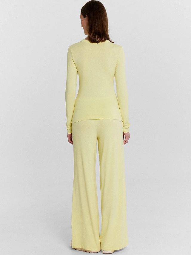 Комплект женский желтый: брюки и лонгслив - 2