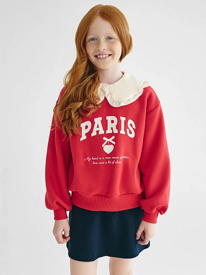 картинка Джемпер для девочек красный с принтом и надписью "Paris" от известного бренда одежды для девочек Mark Formelle