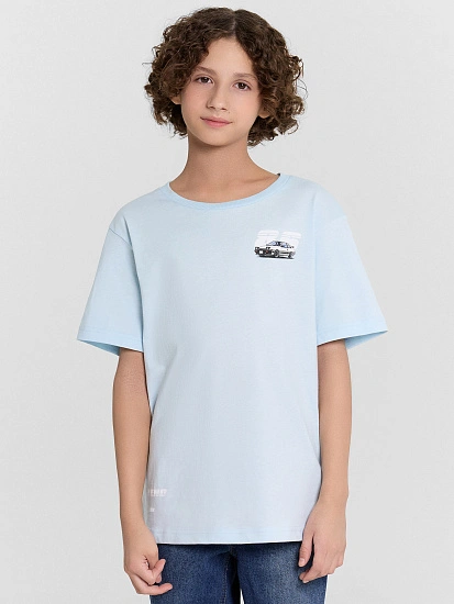 картинка Футболка для мальчиков голубая с принтом от магазина одежды для мальчиков от бренда Mark Formelle