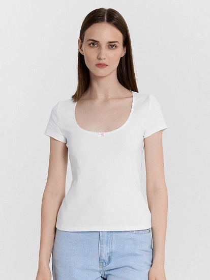 картинка Футболка женская белая от магазина стильной одежды Mark Formelle