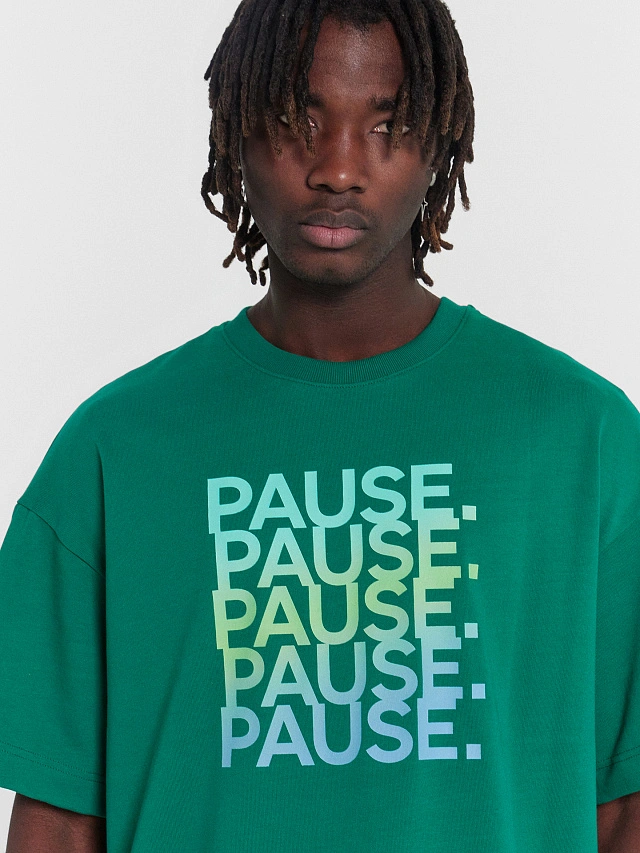 Футболка мужская зеленая с принтом "Pause." - 4