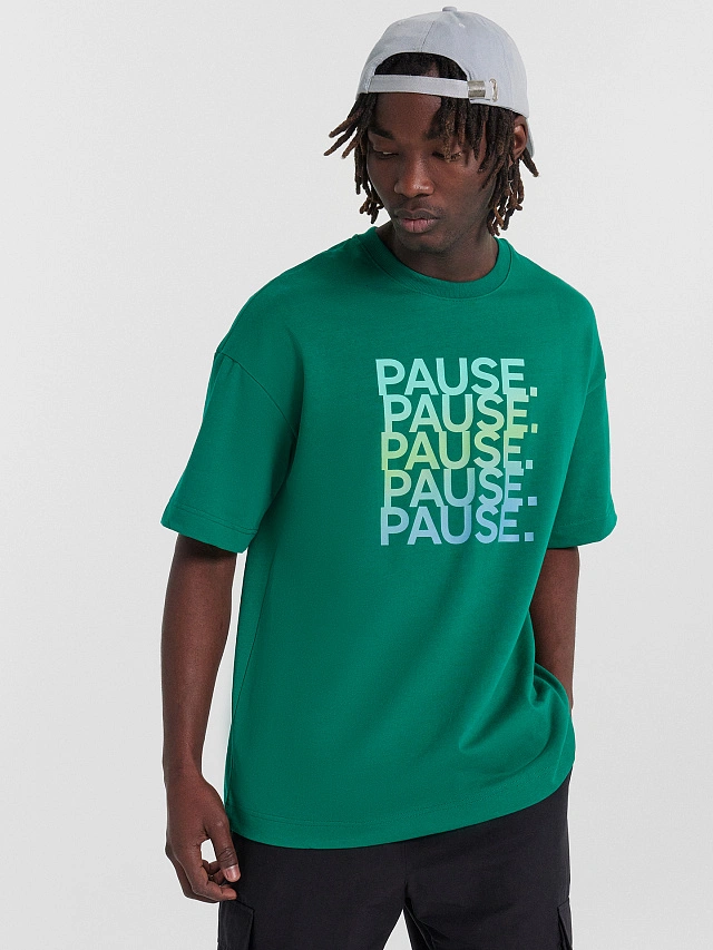 Футболка мужская зеленая с принтом "Pause." - 5