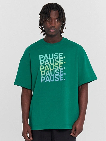 Футболка мужская зеленая с принтом "pause."