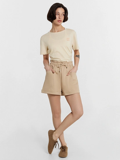 картинка Шорты женские бежевые  от магазина стильной одежды Mark Formelle