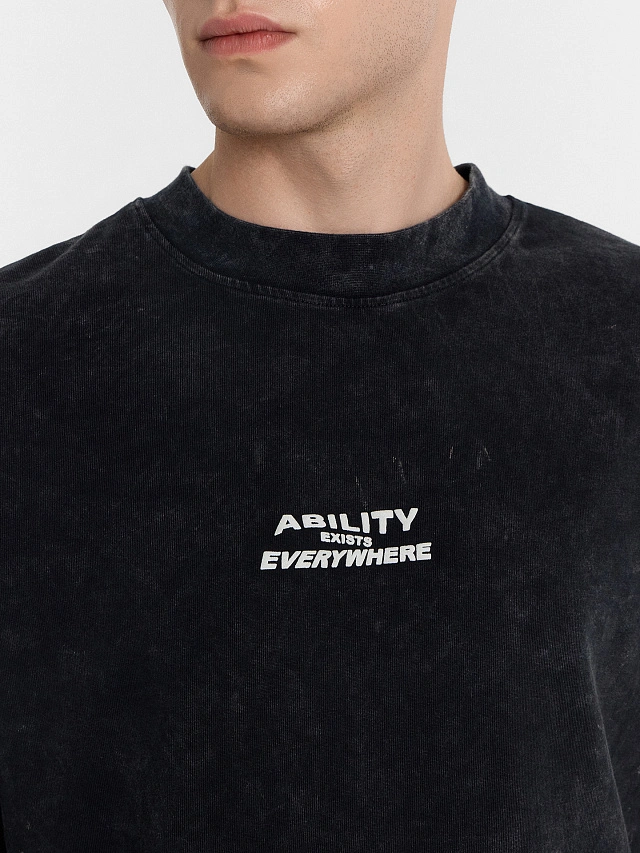 Футболка мужская черная с принтом и надписью "ability exists everywhere" - 4