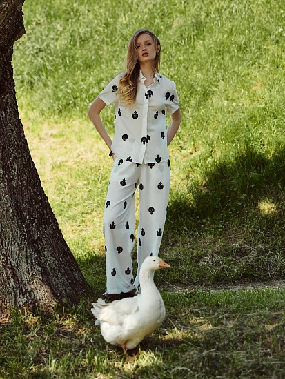 картинка Комплект женский молочный с принтом от магазина стильной одежды Mark Formelle