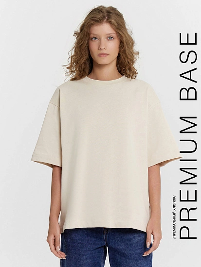 картинка Футболка женская бежевая оверсайз от магазина стильной одежды Mark Formelle