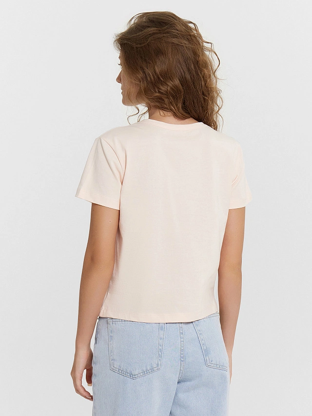 Футболка женская розовая с вышивкой на груди - 2