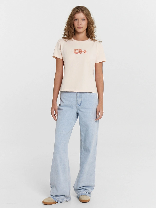 Футболка женская розовая с вышивкой на груди - 3