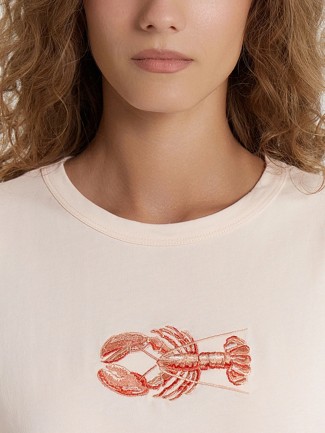 Футболка женская розовая с вышивкой на груди - 4