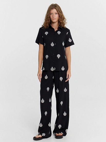 картинка Комплект женский черный с принтом от магазина стильной одежды Mark Formelle