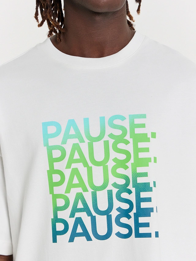 Футболка мужская белая с принтом "Pause." - 4