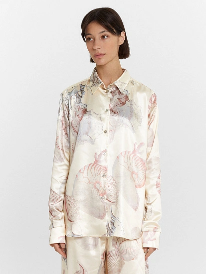 картинка Блузка женская бежевая с принтом от магазина стильной одежды Mark Formelle