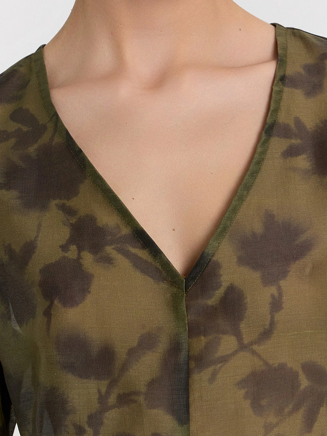 Блузка женская зеленая с цветочным принтом - 4