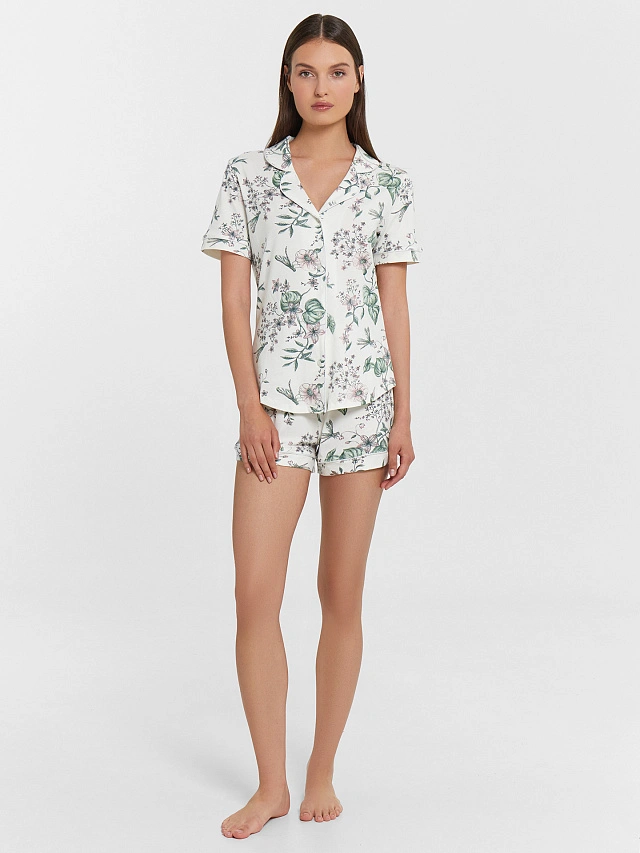 Комплект домашний женский с цветочным принтом: рубашка и шорты - 1