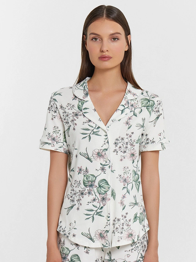 Комплект домашний женский с цветочным принтом: рубашка и шорты - 3