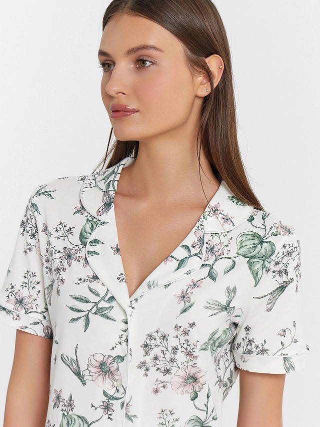 Комплект домашний женский с цветочным принтом: рубашка и шорты - 6