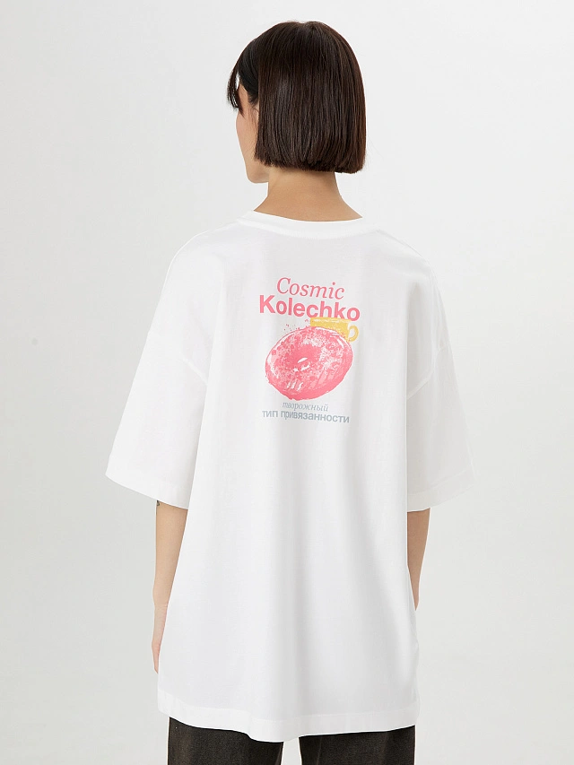 Футболка женская белая с принтом и надписью "Cosmic Kolechko" - 2