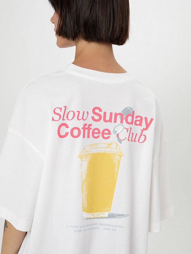 Футболка женская белая с принтом и надписью "Slow Sunday Coffee club" - 4