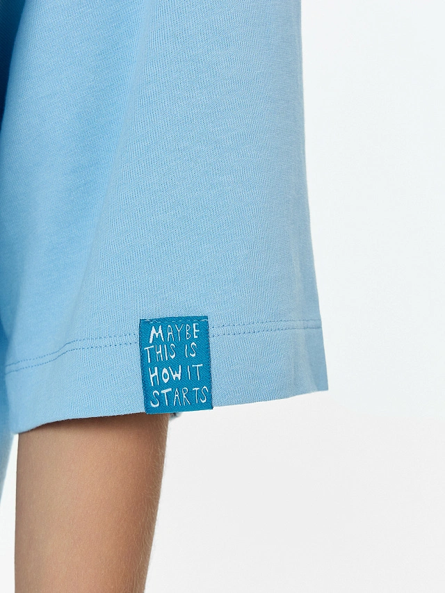 Футболка женская голубая с надписью "Быть ошибкой" - 5