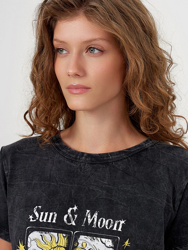 Футболка женская черная с принтом "Sun & Moon" - 4