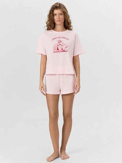 картинка Комплект домашний женский розовый с принтом и надписью "горю на работе" от магазина стильной одежды Mark Formelle