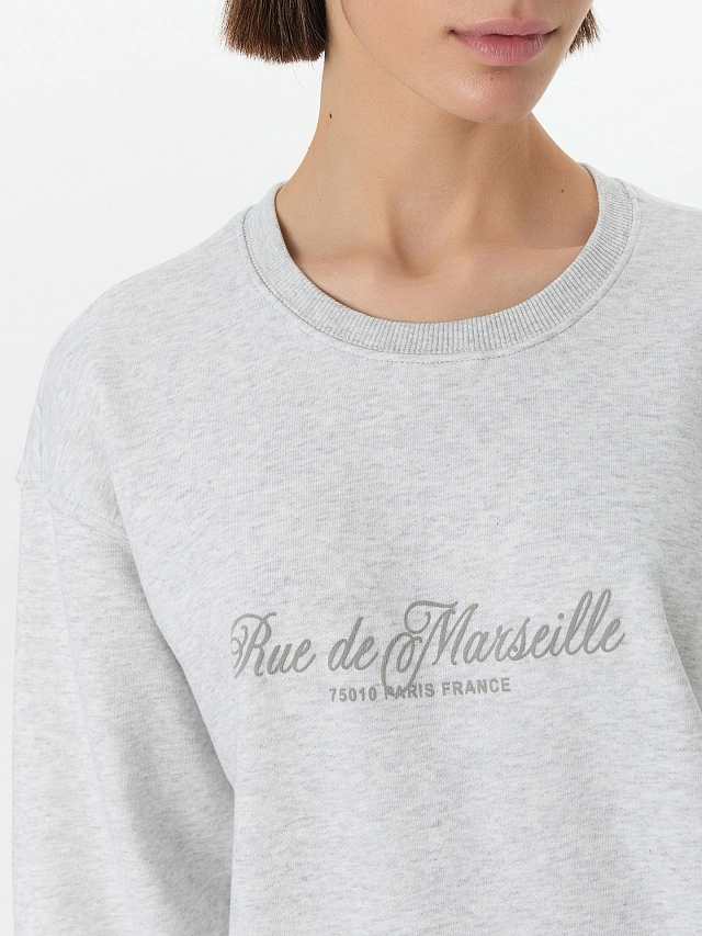 Свитшот женский серый с принтом - 5