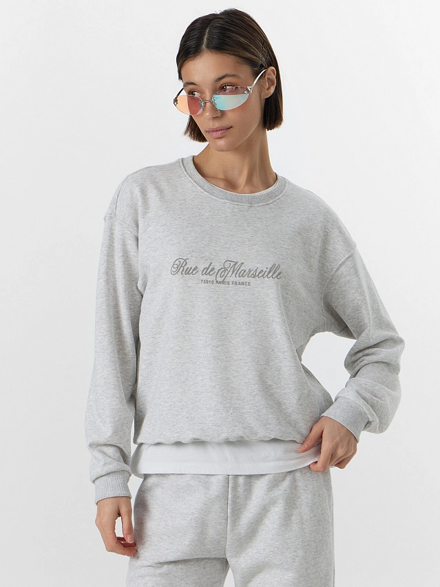 Свитшот женский серый с принтом - 7