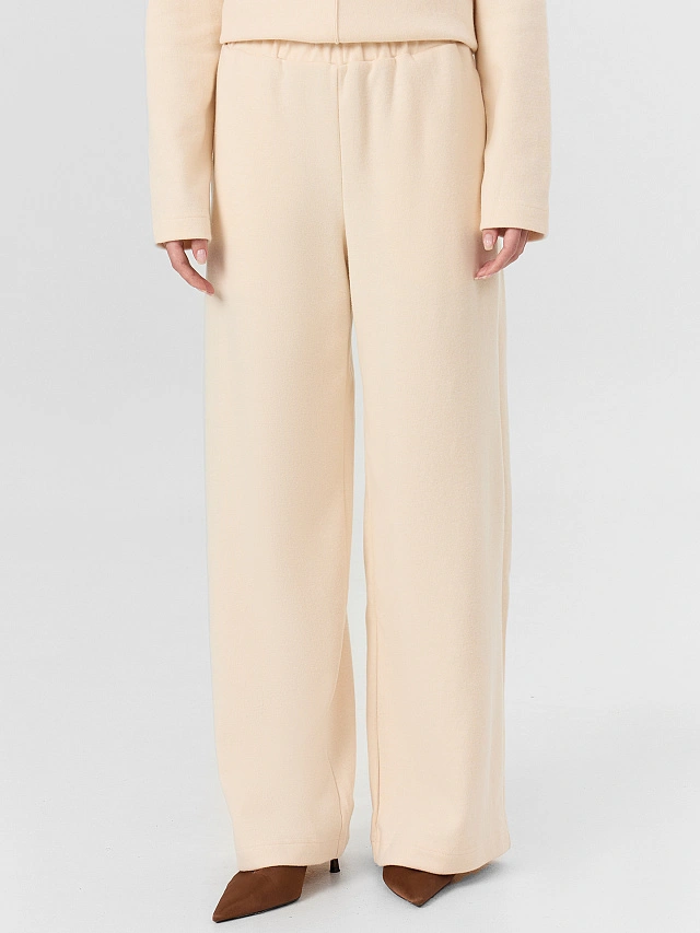 Комплект женский бежевый: джемпер и брюки - 4