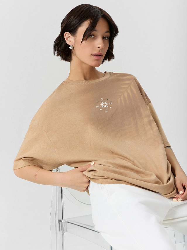 Футболка женская бежевая с принтом - 7