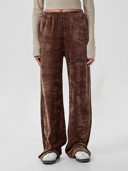 картинка Брюки женские коричневые велюровые от магазина стильной одежды Mark Formelle