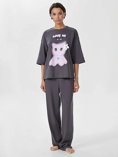 картинка Комплект домашний серый с принтом "Love me" от магазина стильной одежды Mark Formelle